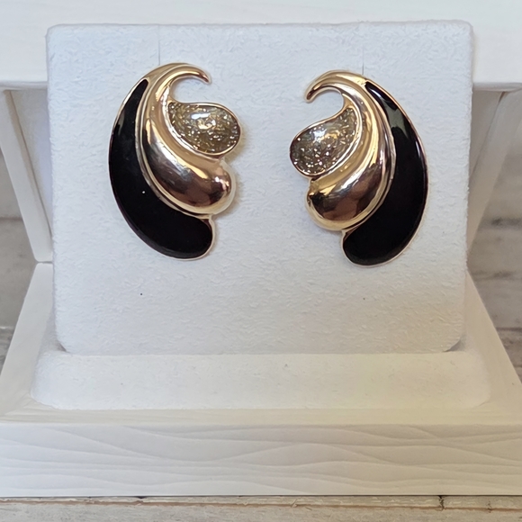 Source Unknown Jewelry - Vintage Black and Gold Swirl Earrings
